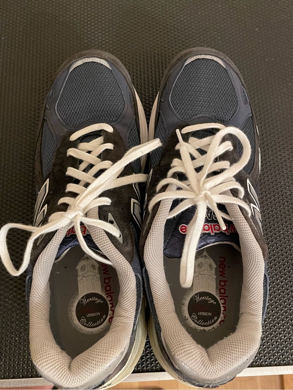 New Balance Men's size 10/Women size 11.5.Navy, Black and White Running Sneakers